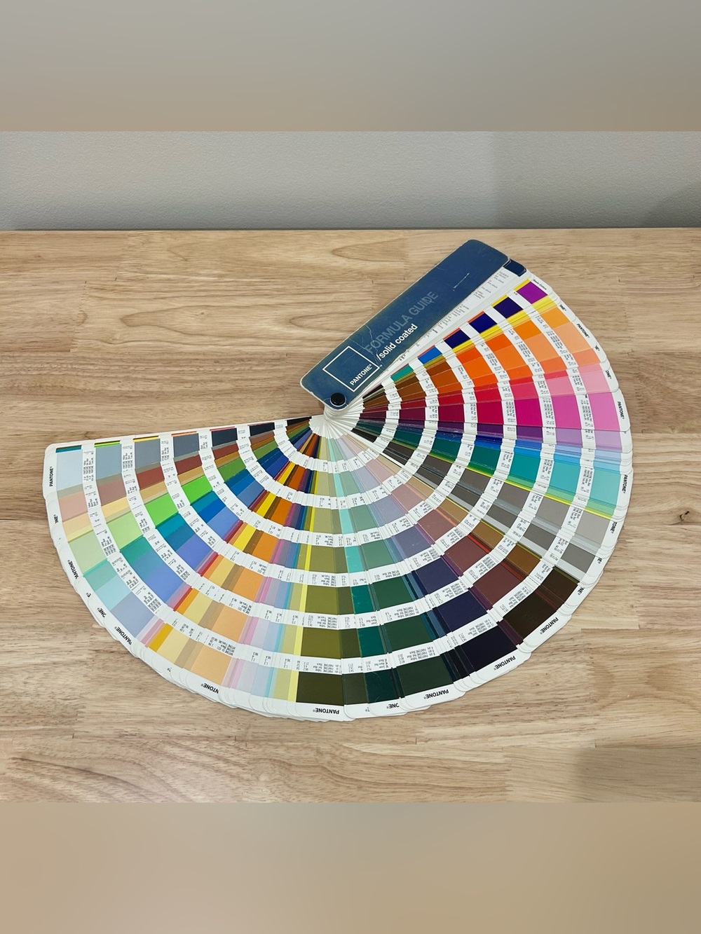 Pantone Formula Guide Solid Coated Fourth Edition 1,114 Colors 2006